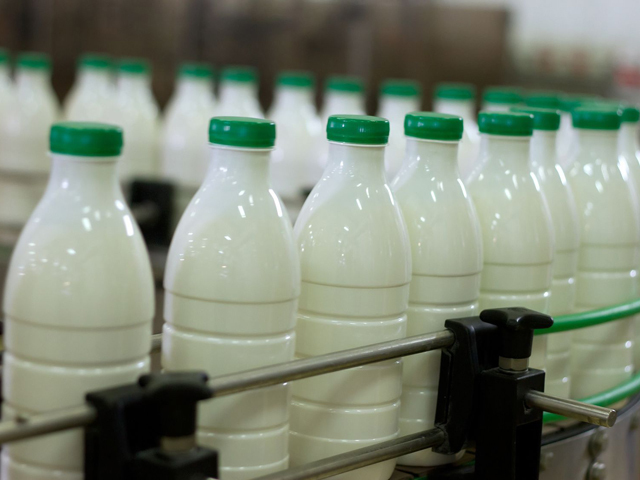 Şase fermieri din judeţul Alba s-au asociat sub umbrela cooperativei Bovis Alba Transilvania şi produc 7.500 de litri de lapte zilnic, pe care îl vând către Prodlacta şi Hochland